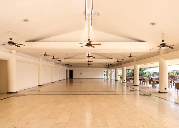 Best Western Las Mercedes Airport