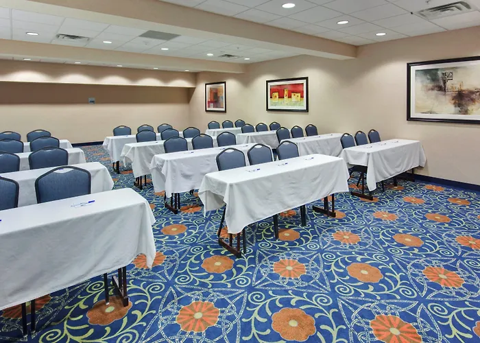 Holiday Inn Express & Suites Detroit - Novi By Ihg