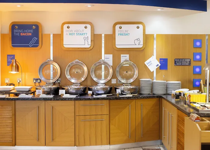Holiday Inn Express Poole By Ihg