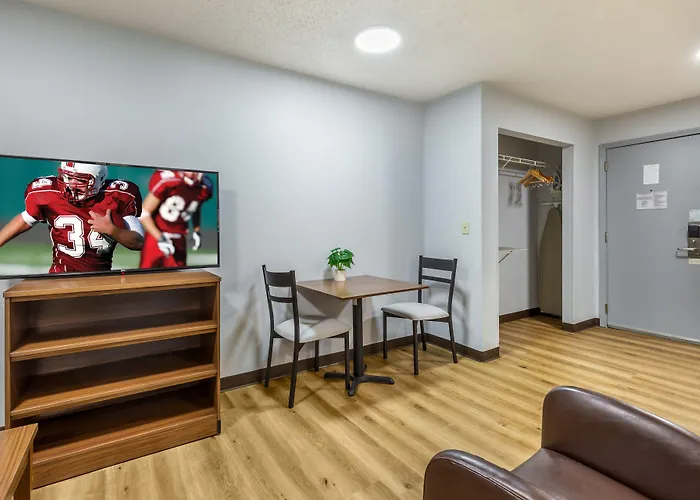 Hometowne Studios & Suites By Red Roof Greensboro