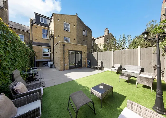 Hackney Suites - En-Suite Rooms & Amenities