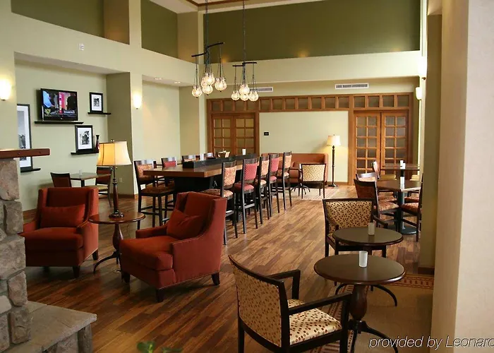 Hampton Inn & Suites Warren