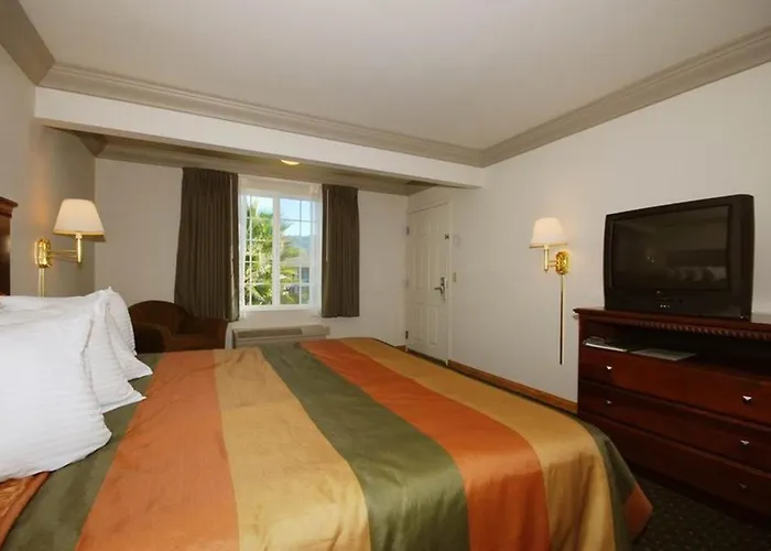 Cloverdale Wine Country Inn & Suites