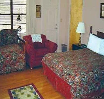 Snug Harbor Inn Waterfront Ban