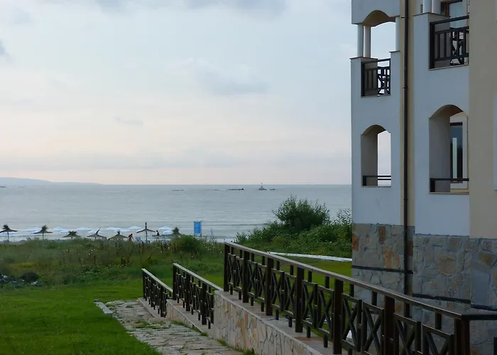 Toma'S Residence - Front Beach