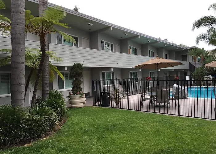 La Avenida Inn