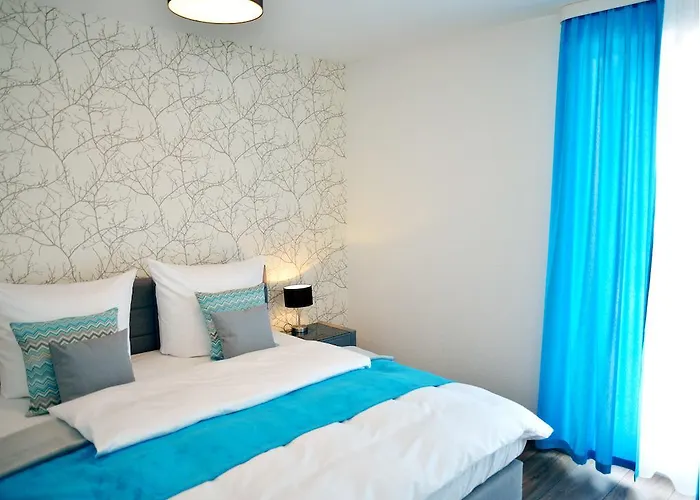 R & J Hotel