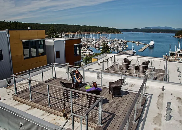 Island Inn At 123 West