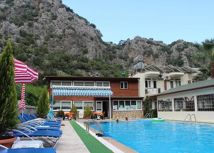 Canada Hotel & Bungalows
