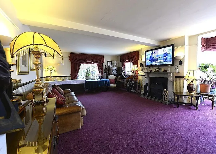 Meryan House Hotel