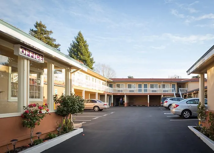 Howard Johnson By Wyndham Berkeley
