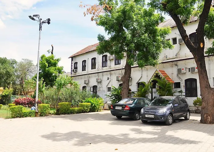 Sri Arulmuthu Residency