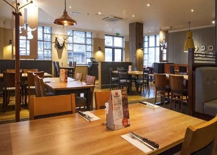 Premier Inn Cheltenham North West