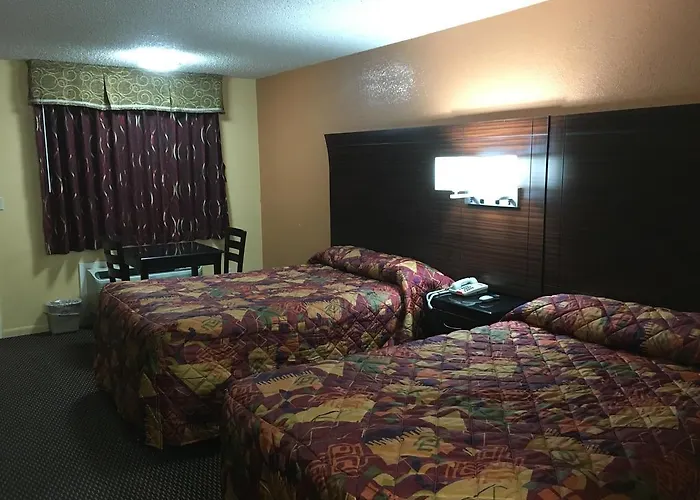 Redwood Inn - White Hall