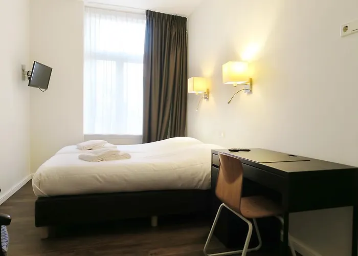Hotel Carillon