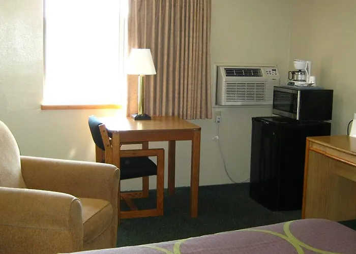 Super 8 By Wyndham Fargo/I-29/West Acres Mall