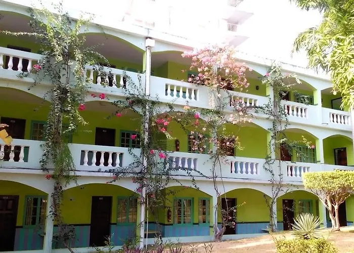 Doctors Cave Beach Hotel