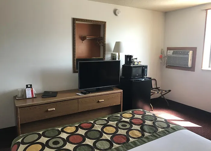 Super 8 By Wyndham Aberdeen East