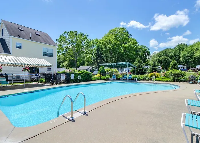 The Holiday House Condominiums