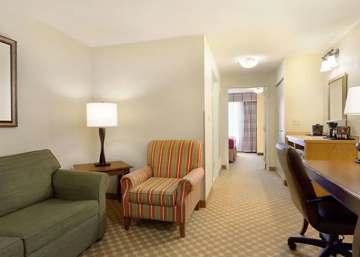 Country Inn & Suites By Radisson, Nevada, Mo
