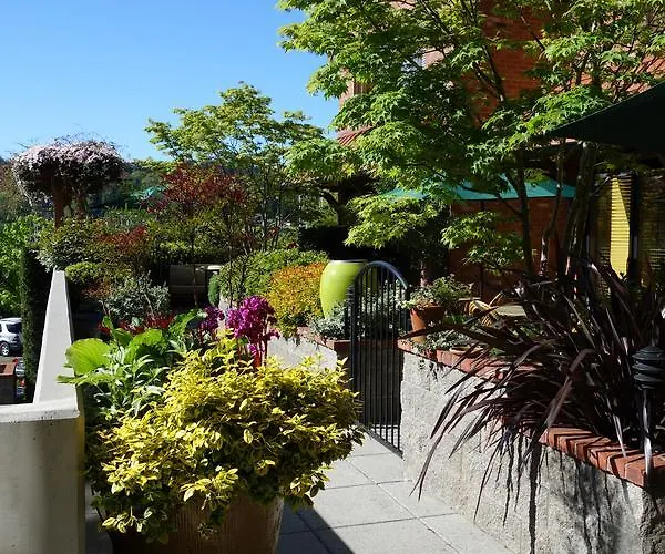 The Eagle Harbor Inn