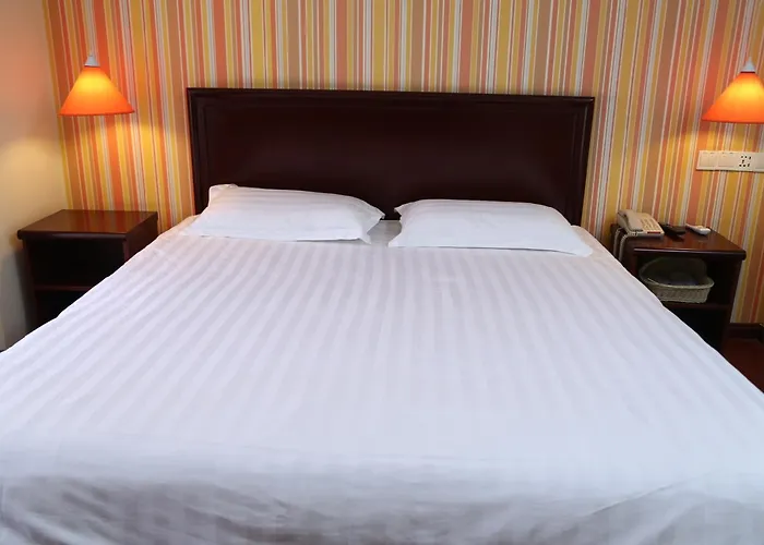 Pai Hotel Yining Huarui International Commerce And Trade City