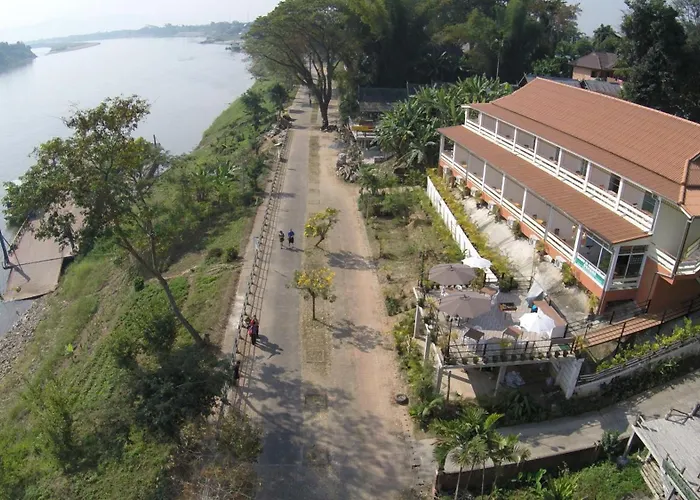 Day Waterfront Hotel