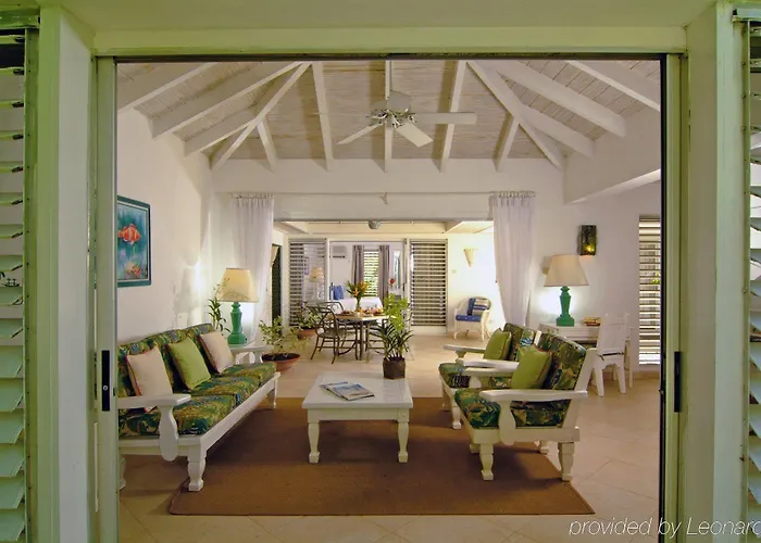 Settlers Beach Hotel