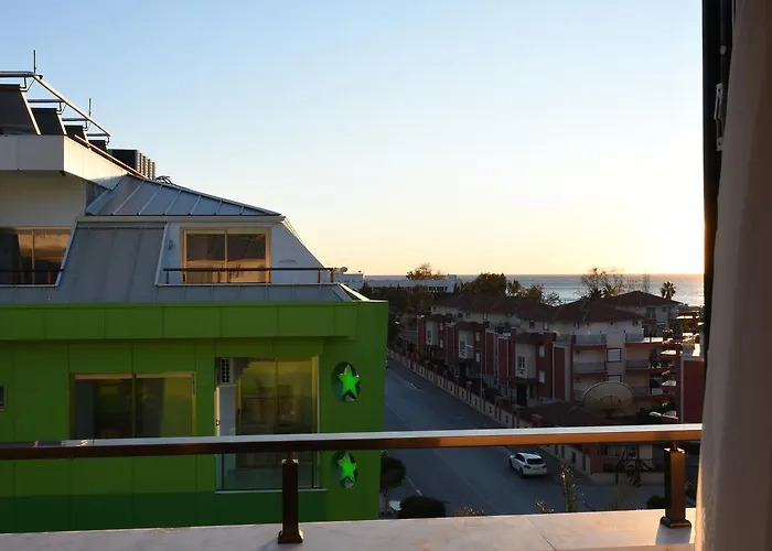 Green Life Hotel