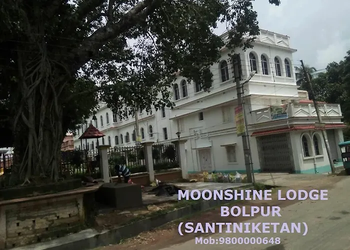 Moonshine Lodge