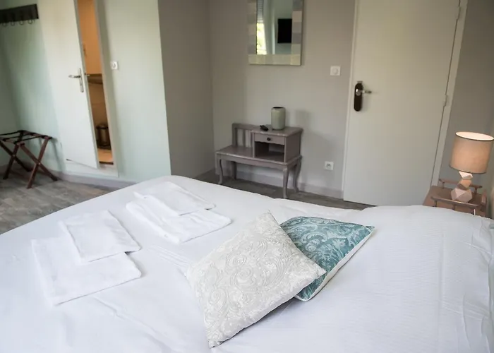 Logis Hotel Restaurant Le Relais Fleuri