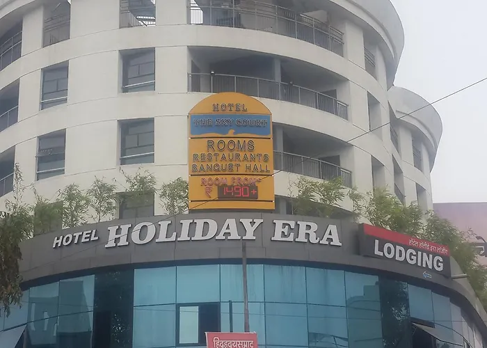 Hotel Holiday Era Opposite Railway Station