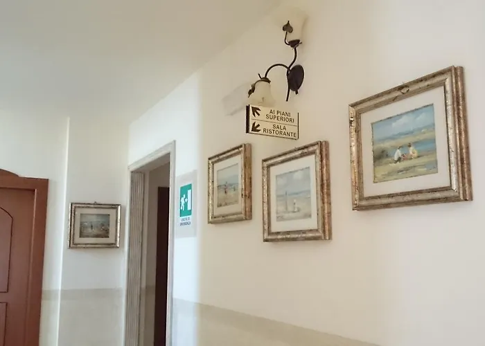 Hotel Holiday House