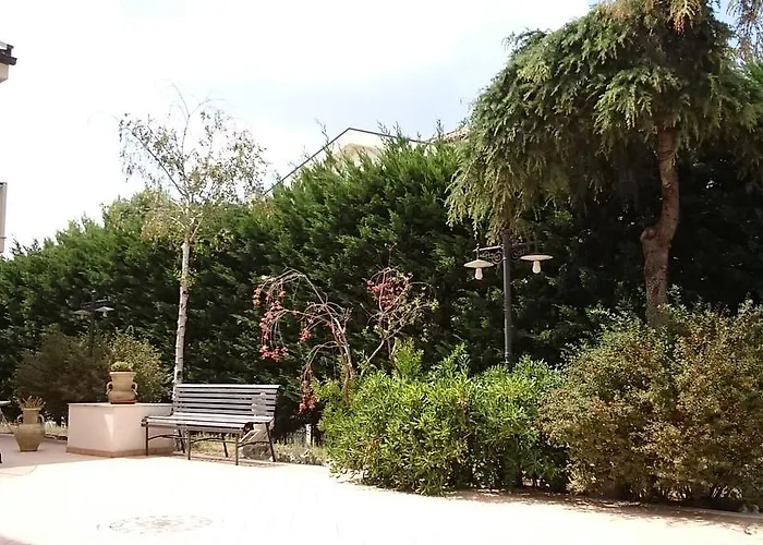 Hotel Holiday House