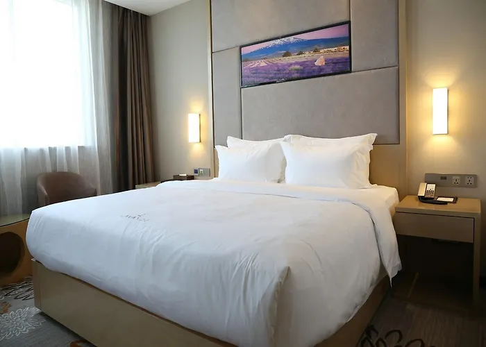 Lavande Hotel Jiangmen Yingbin Avenue