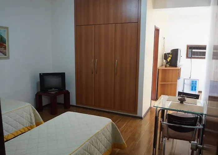 Rhud'S Hotel
