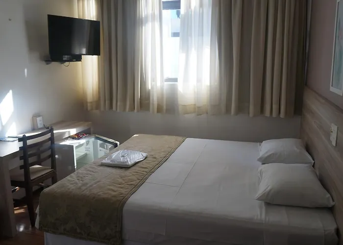 Rhud'S Hotel