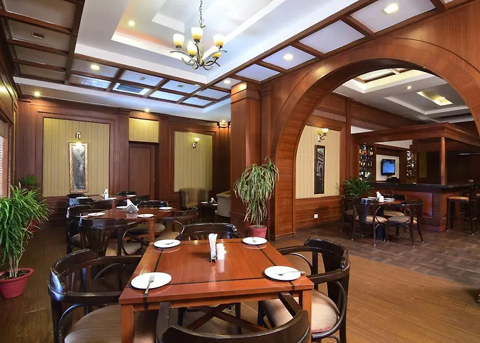 Chanakya Bnr Hotel