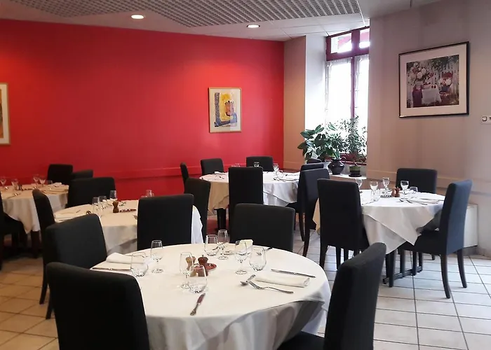 Logis Hotel Du Parc-Restaurant - Le Rouget De Lisle