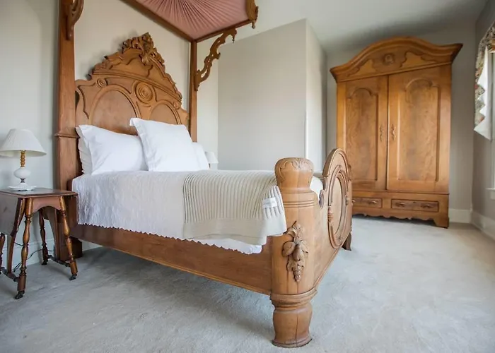 Clifton House - Observatory - King Suite, Sleeps 4, Mississippi River Views