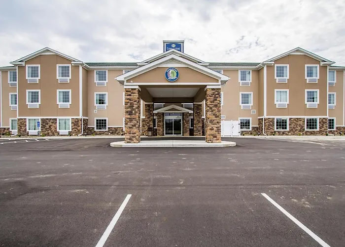 Cobblestone Hotel & Suites - Hutchinson