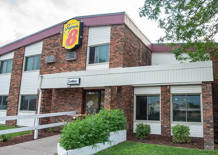 Super 8 By Wyndham Brooklyn Center/Mpls