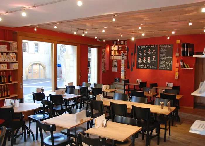 Le Cafe-Hotel De L'Aubier