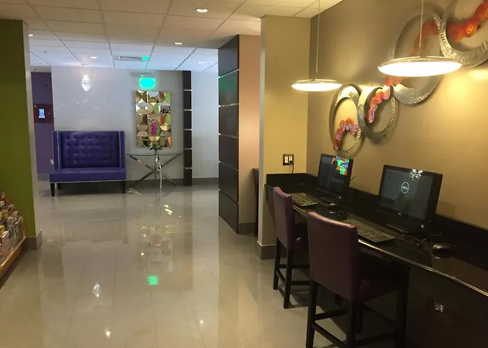 Days Inn & Suites By Wyndham Bonita Springs North Naples