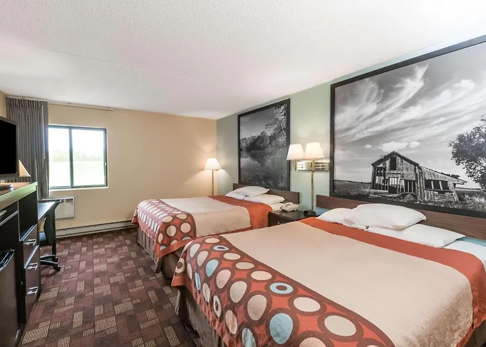 Super 8 By Wyndham Luverne