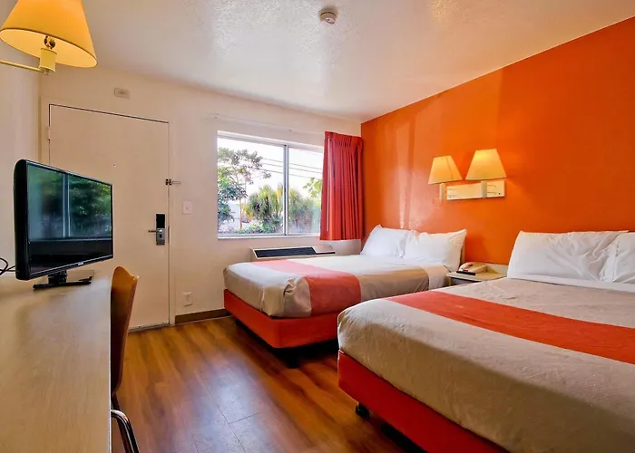 Travelodge By Wyndham Pompano Beach