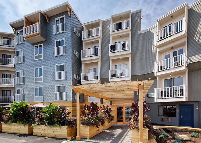 Rockland Harbor Hotel