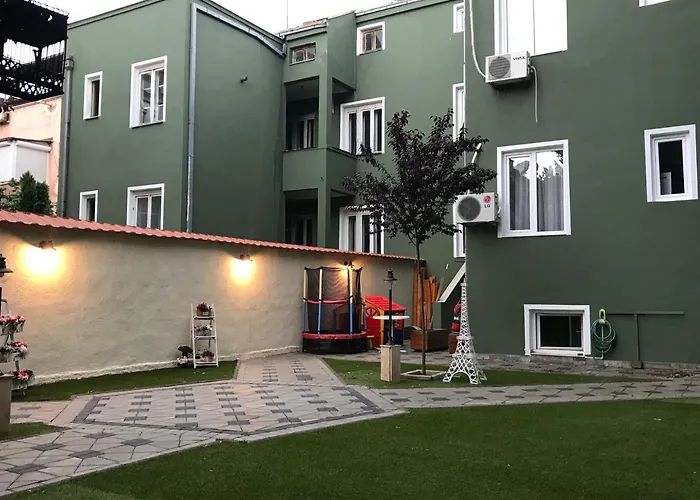 Villa Nina Hotel & Lounge Bar