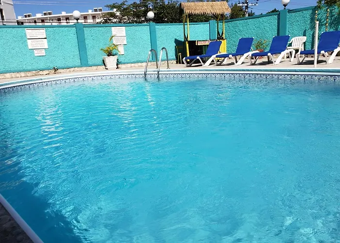 Doctors Cave Beach Hotel