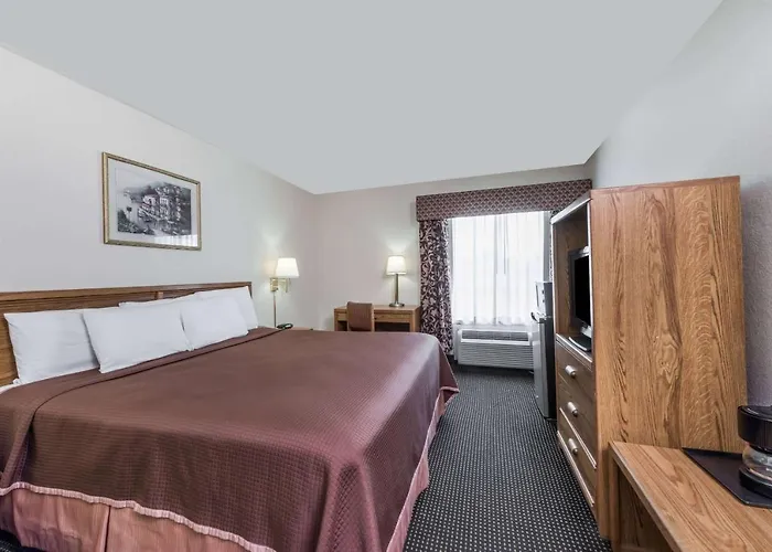 Baymont By Wyndham Iowa Lake Charles
